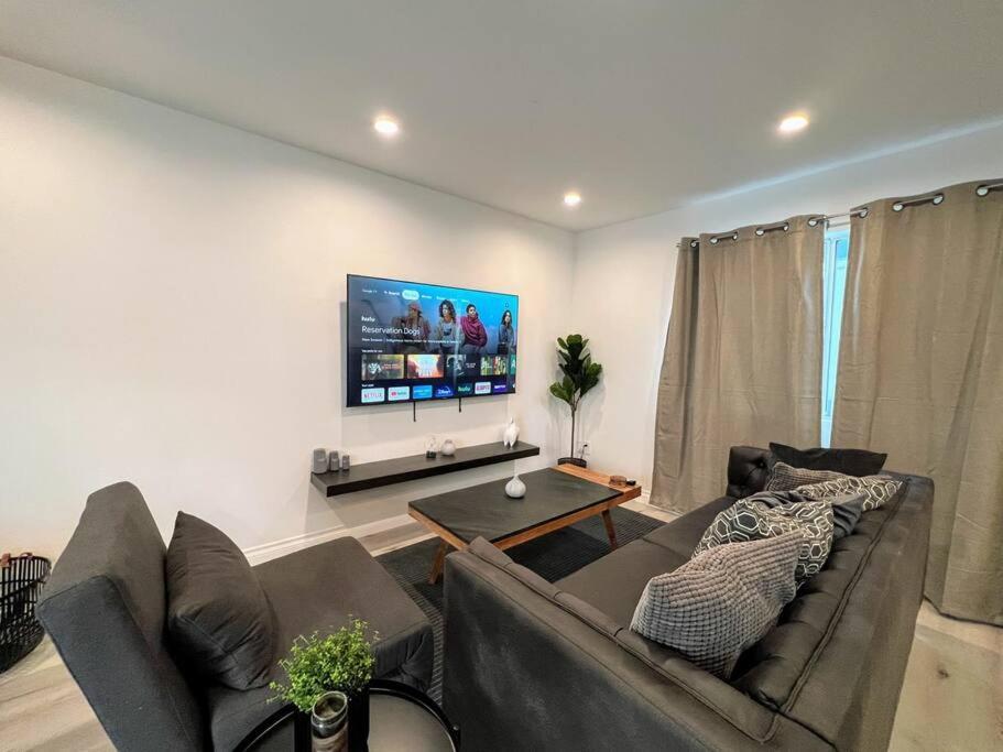 Hollywood Black Habitat Los Angeles Exterior photo